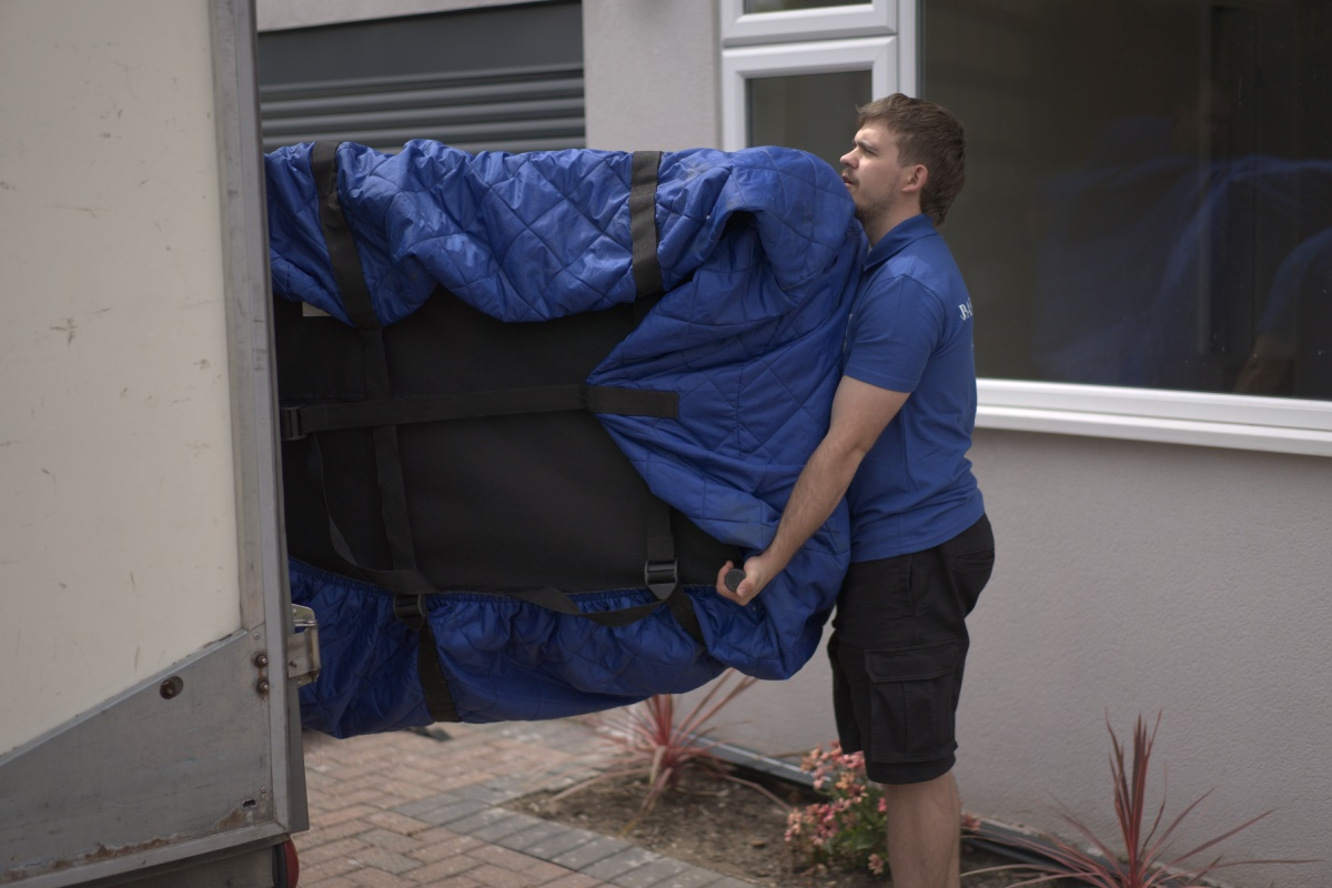 House removals Basingstoke - Basingstoke Movers